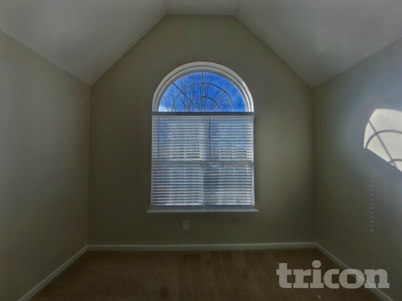 Building Photo - 1001 Southridge Dr