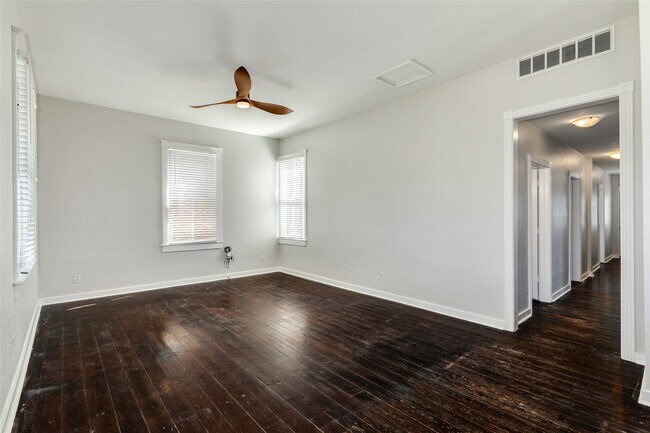Building Photo - 1407 Winnie St
