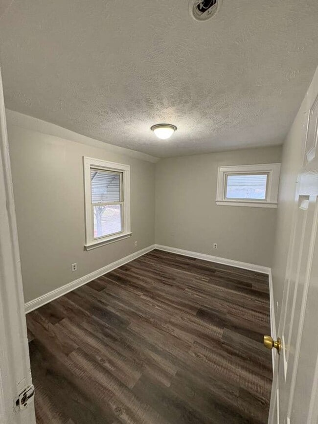 Building Photo - Charming 3-Bedroom Home in Maple Heights – Newly Renovated Entry & Spacious Yard