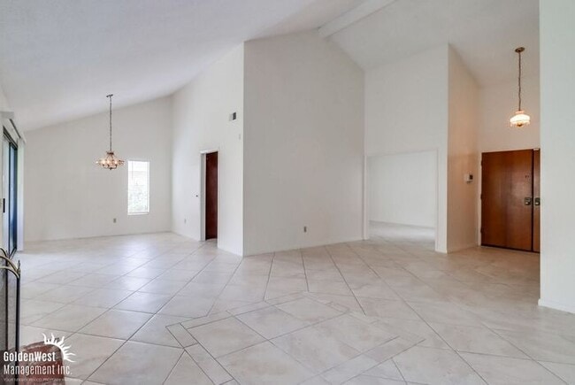 Building Photo - Captivating 3Bdm 2Ba Home in Rancho San Diego