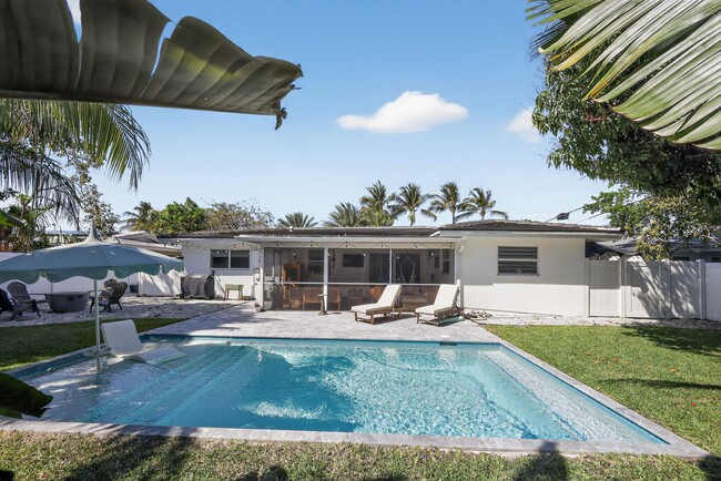 Building Photo - 976 SW 11th St