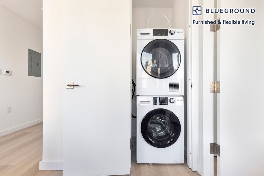 Building Photo - 150 Lawrence St