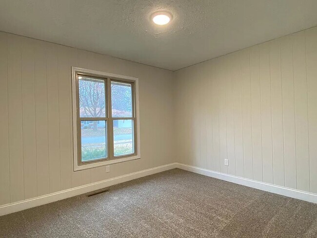 Building Photo - Charming 3-Bedroom Home in a Great South S...