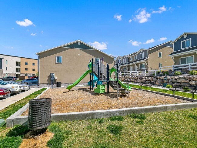 Building Photo - Herriman 3 Bedroom Townhouse Ready to be Called Home!