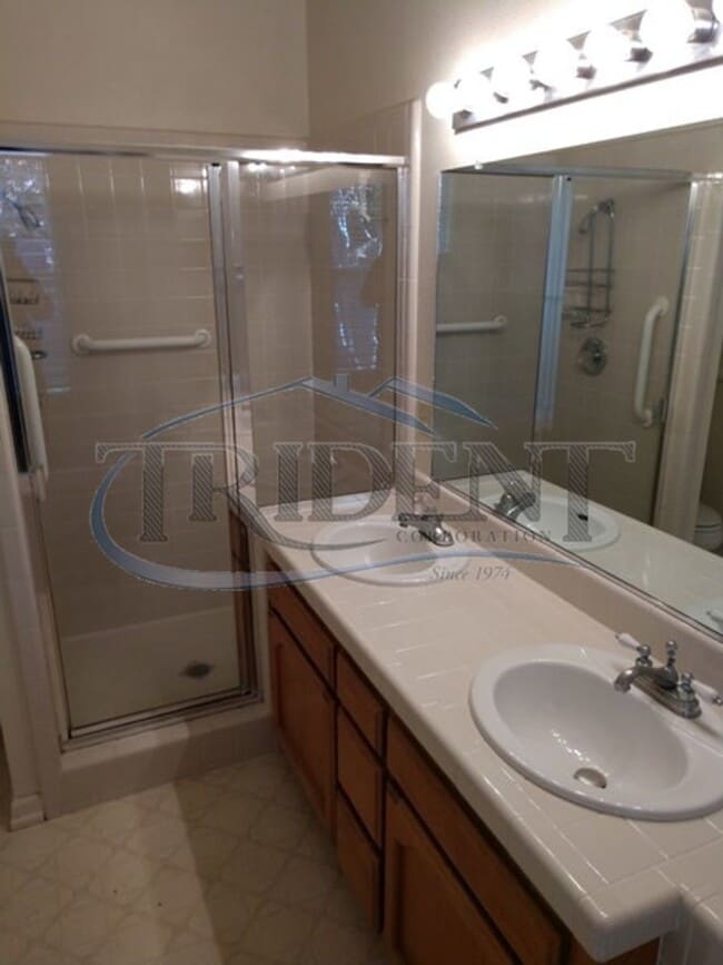 Building Photo - 3 bedroom, 2 bath house