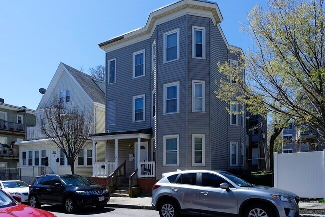 Building Photo - 22 Hendry St