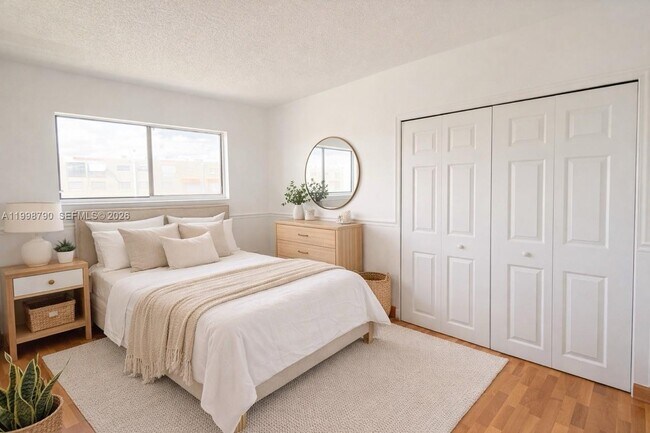 Building Photo - 1283 W 51st Pl