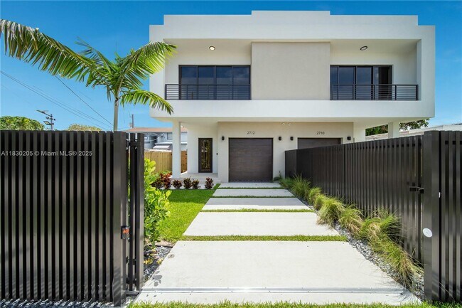 Primary Photo - 2710 SW 34th Ave