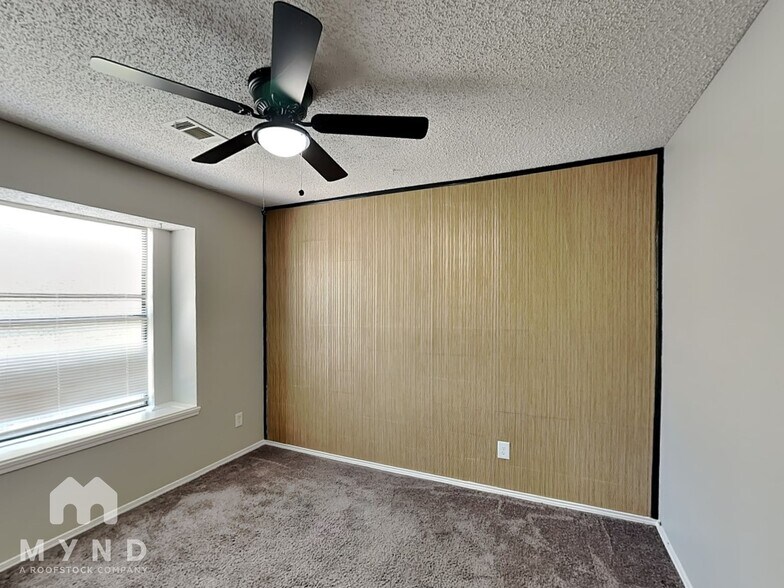 Building Photo - 837 Collins Blvd