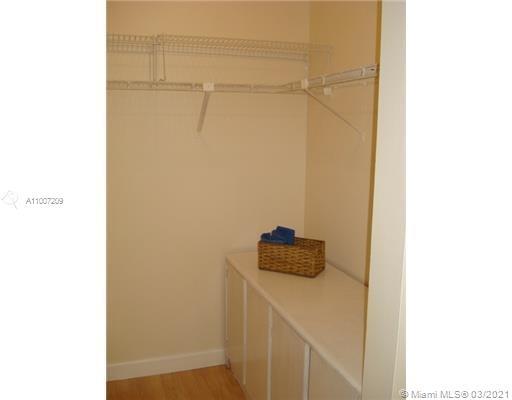 Building Photo - 17021 N Bay Rd