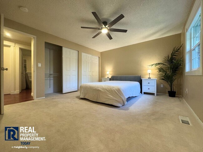 Building Photo - Beautifully Updated 3 Bedroom Rambler!