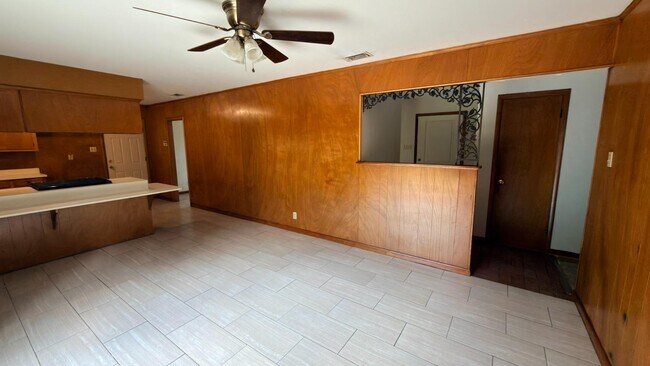Building Photo - 1254 Lake Cir Dr W