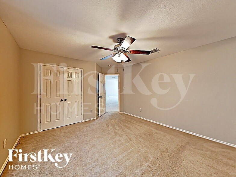 Building Photo - 716 Wrigley Dr