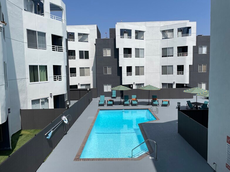 Monarch 7918 Reseda Blvd Reseda CA 91335 Apartment Finder