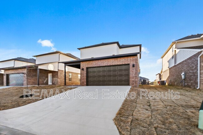 Building Photo - 4670 W Aurora St