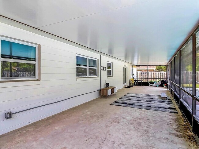 Building Photo - 8676 Hillside Dr