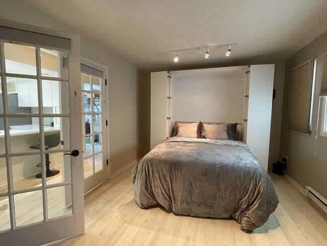 Building Photo - 4009 St Clair St