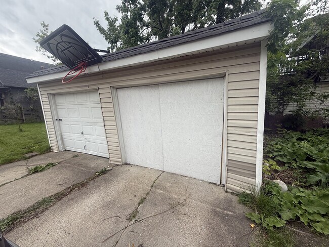 Building Photo - 10324 Harvard Ave