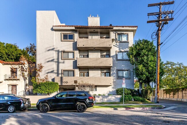 Building Photo - 166 S Hayworth Ave