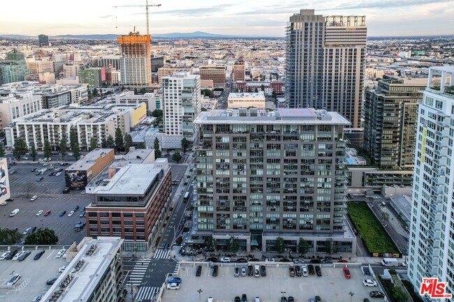 Building Photo - 1100 S Hope St