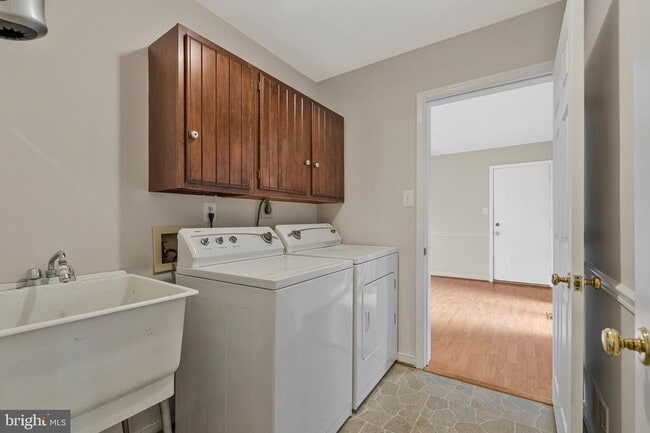 Building Photo - 1215 Delta Glen Ct