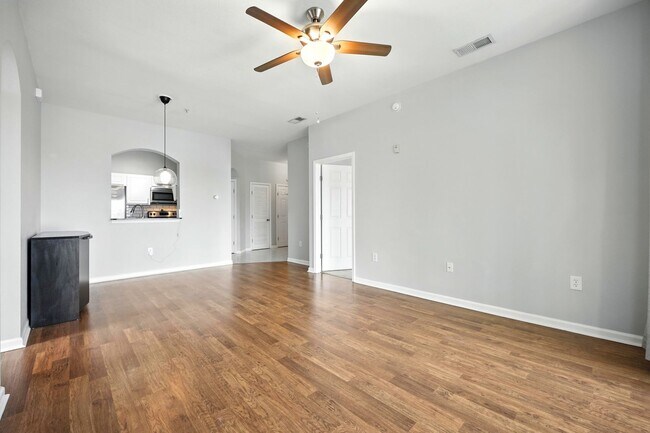 Building Photo - Bright Top-Floor Condo in Resort-Style Gated Community