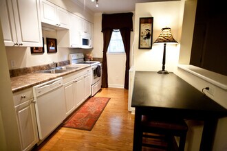 Building Photo - All-Inclusive Living Steps from East Franklin St – Relax at The Retreat! Flexible Move in!