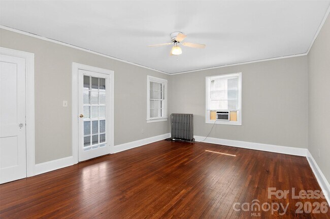 Building Photo - 1412 Park Dr