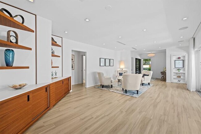 Building Photo - 1420 Ponce de Leon Dr