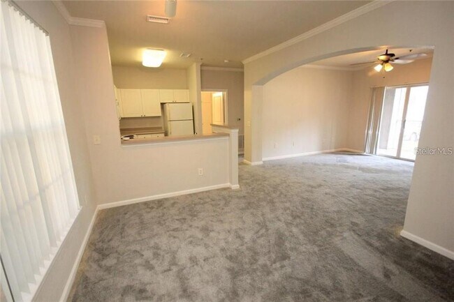 Building Photo - 9401 Crescent Loop Cir
