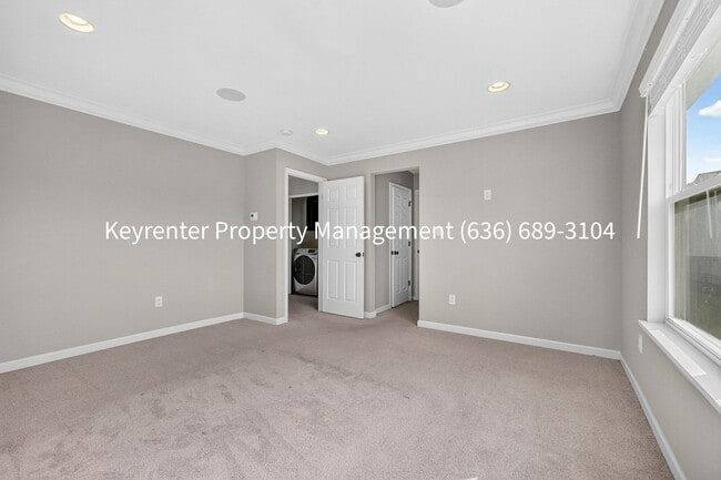 Building Photo - Spacious 4-Bedroom Home for Rent Near Butler Lake