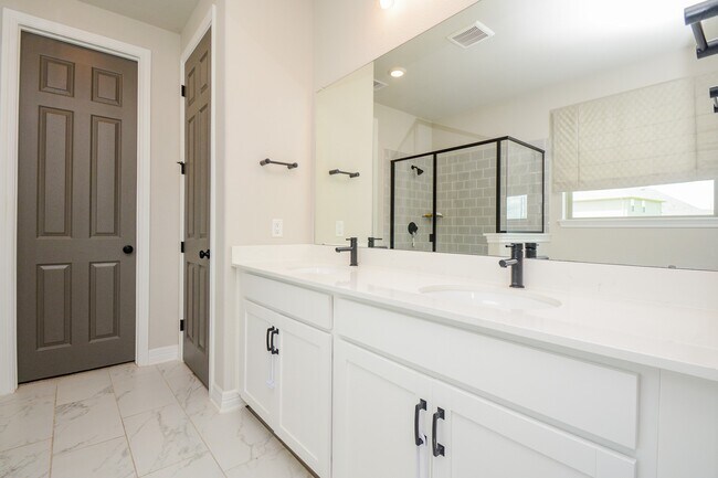 Building Photo - 108 Summer Pool Ct