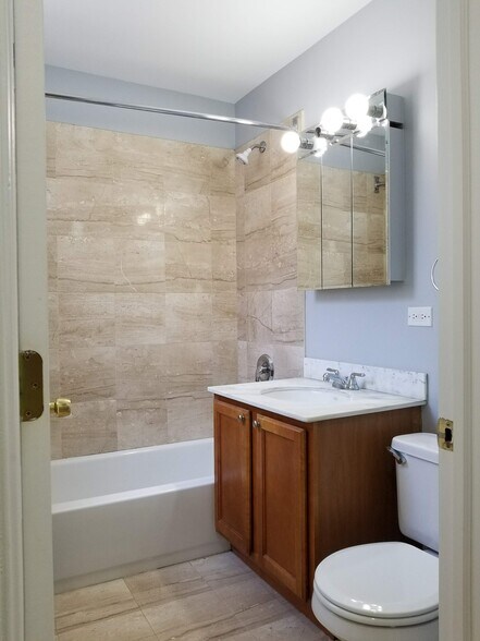 Bathroom - 4900 N Lawndale Avenue