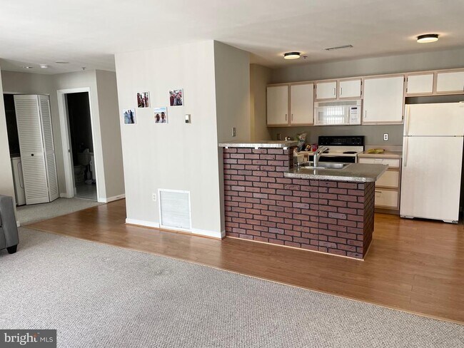 Building Photo - 2702 Lighthouse Point E