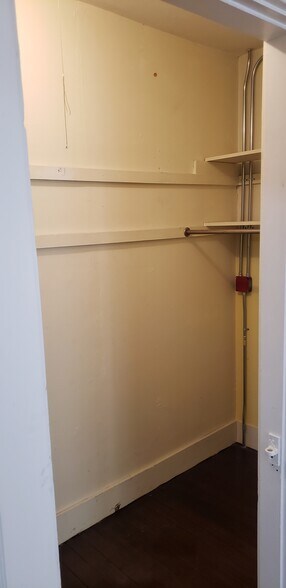 Building Photo - 36 Roberts St