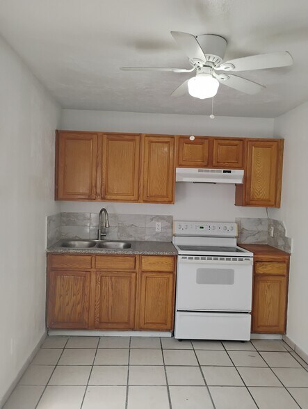 Building Photo - 3233 W Melvin St