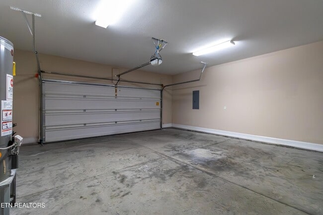 Building Photo - 8334 Bay Gardens Ln