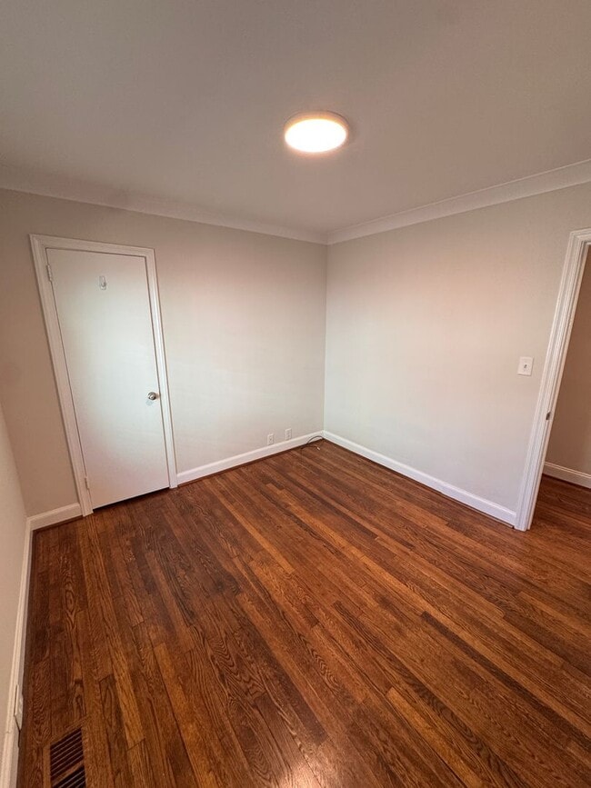 Building Photo - 908 Carolina Ave NW