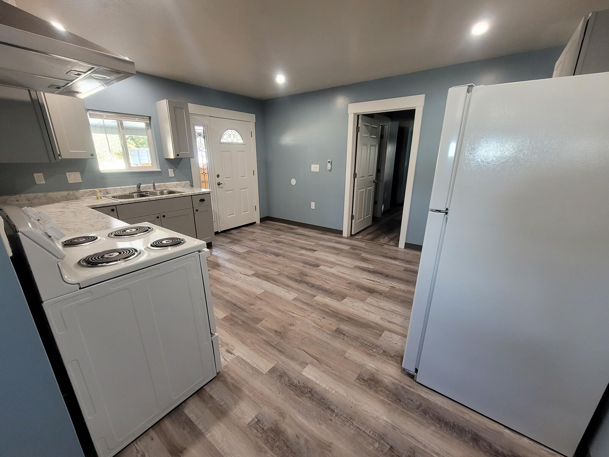 Building Photo - 168 E 70 S