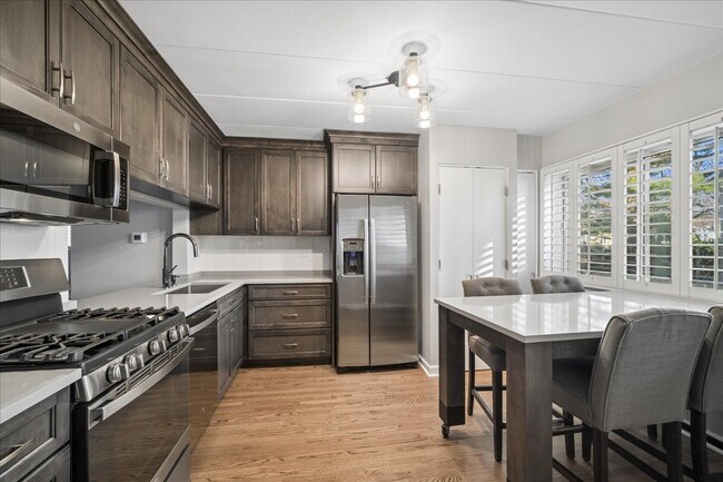 Building Photo - 319 Vine Ave