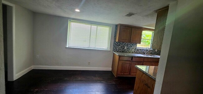 Building Photo - 1018 Rockledge Dr