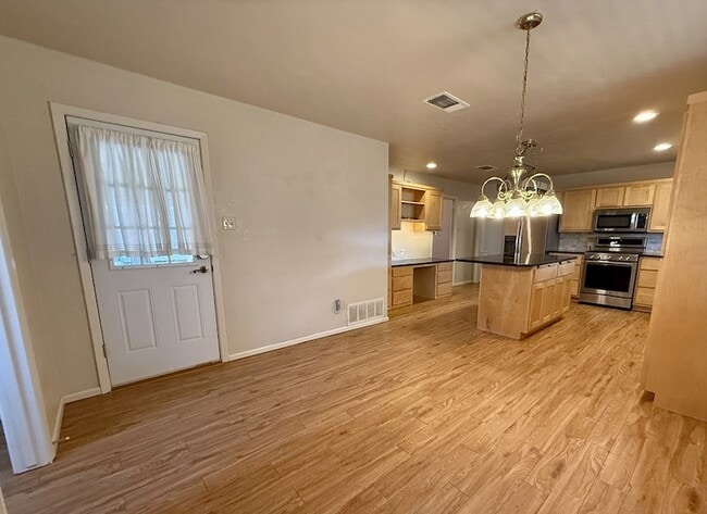 Building Photo - 2507 Camarie Ave