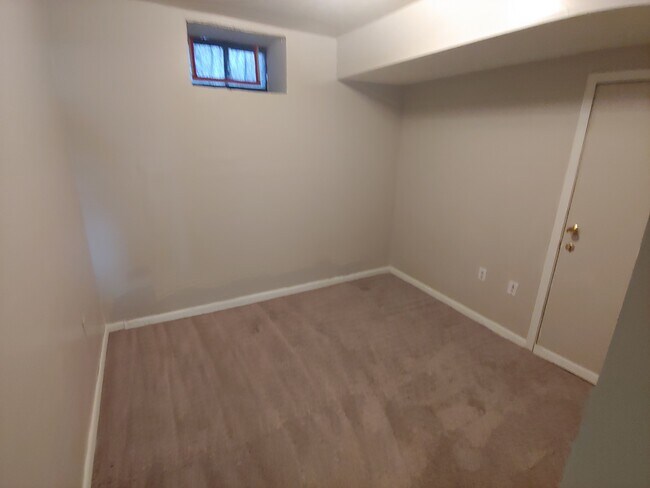 Building Photo - 319 Baum St