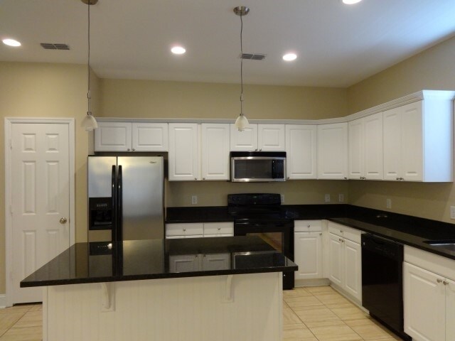 Building Photo - 45 Wintergreen Dr