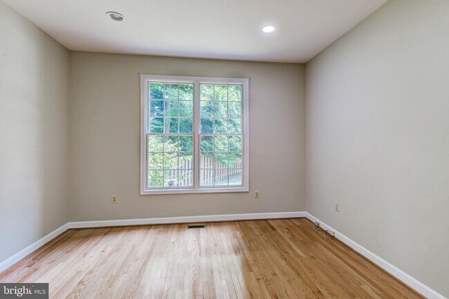 Building Photo - 18 Nantucket Ct