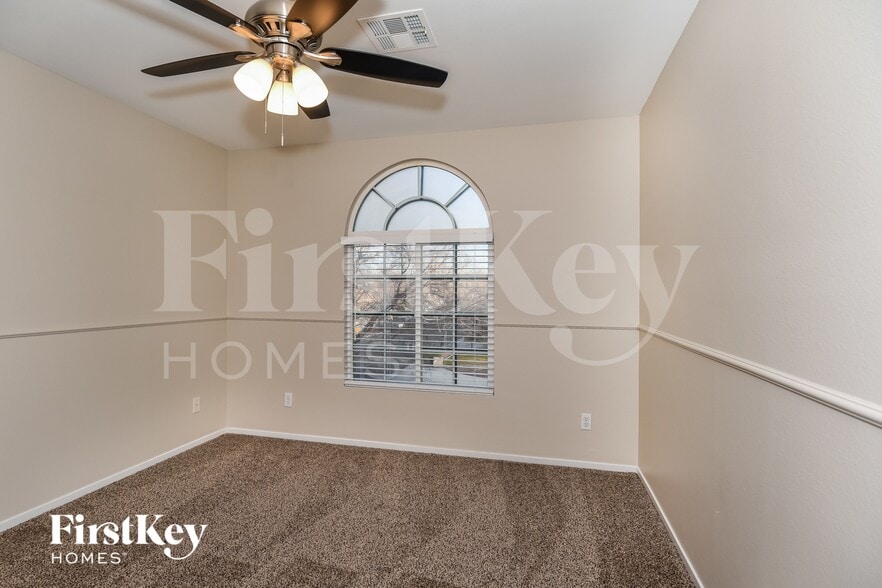 Building Photo - 10211 S Eden Falls Ln