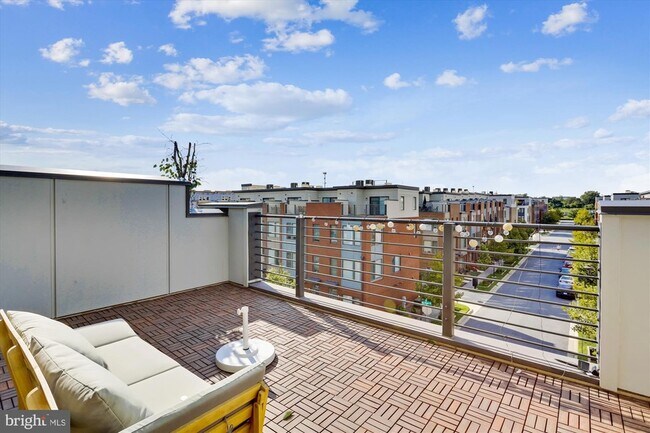 Building Photo - 8052 Red Hook St