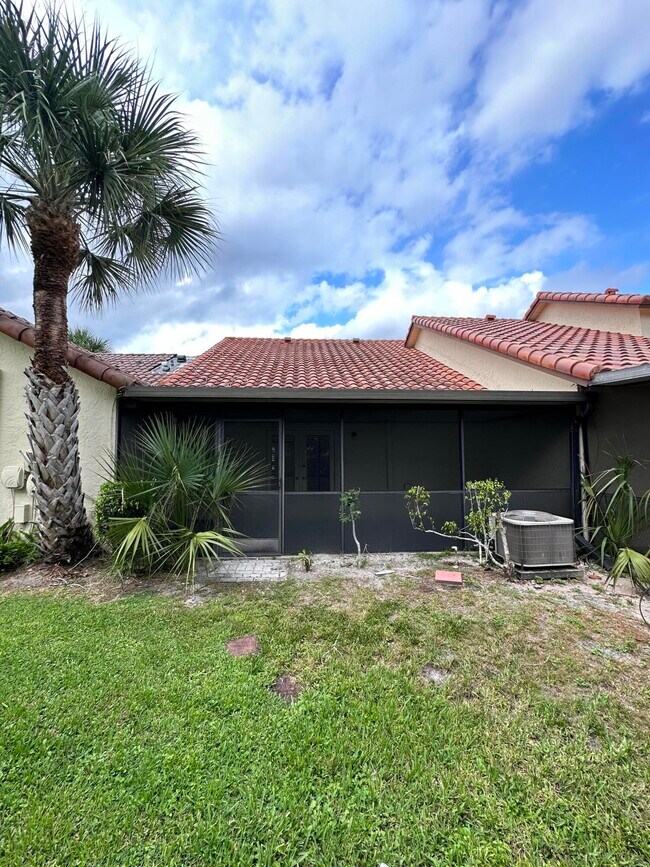 Building Photo - 10300 Hidden Springs Ct