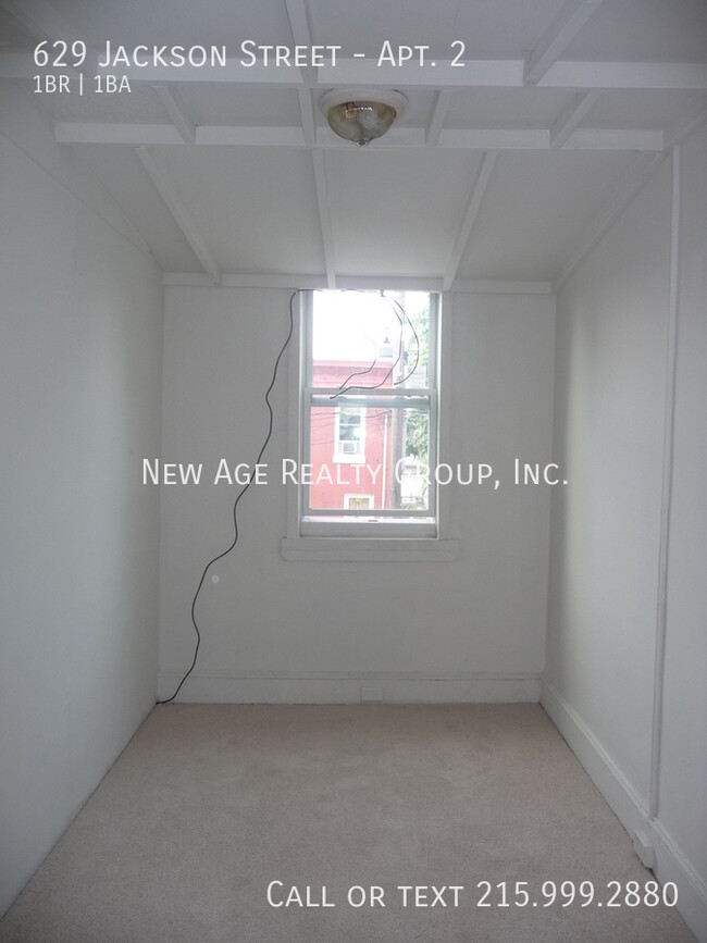 Building Photo - Newly renovated one bedroom Apartment in S...