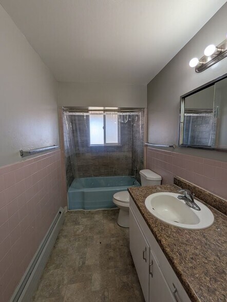 Building Photo - 1741 Clinton St